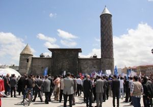 Memurlardan toplu sözleşme protestosu